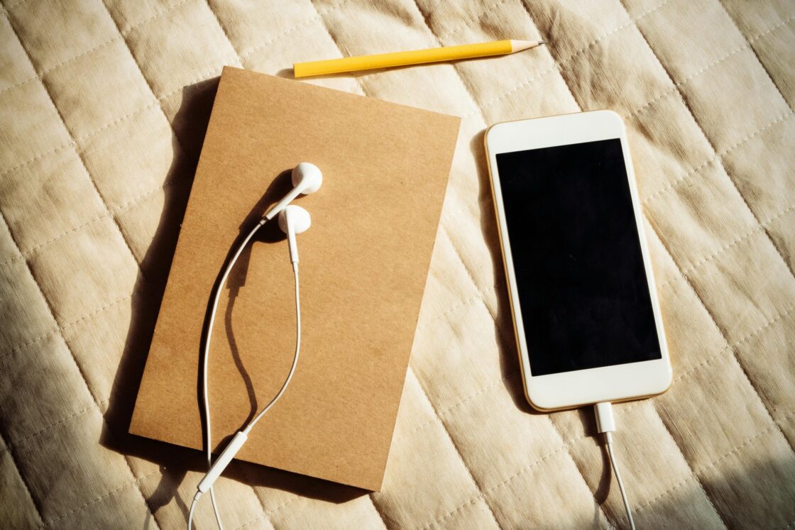 O Segredo da Playlist dos Milionários: 9 Podcasts Que Mudarão Sua Mentalidade